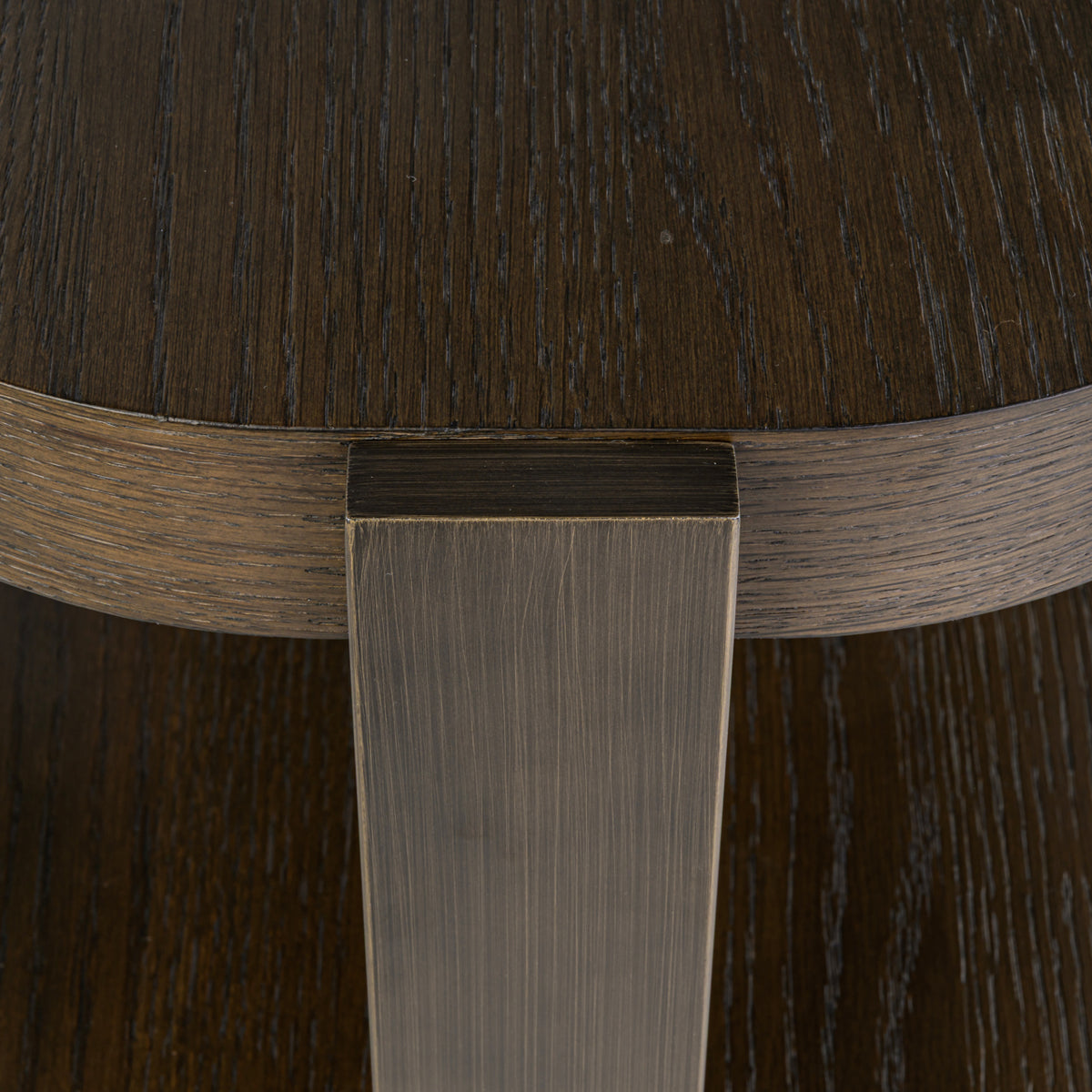 Sidetable Ellington bruin mdf, detail van het materiaal