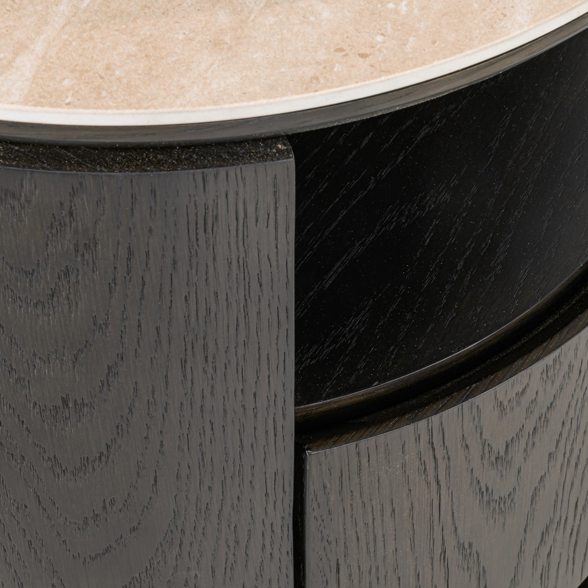 Nachtkast Nando bruin mdf, detail van het materiaal