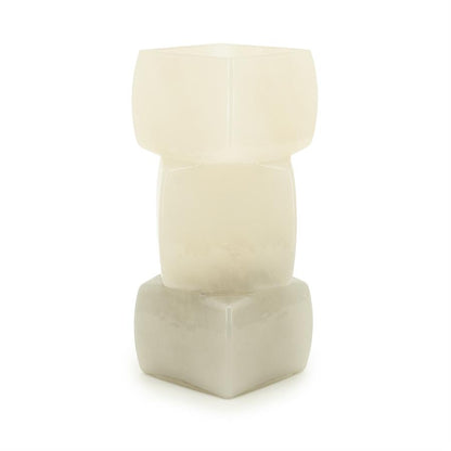Vaas & Pot Batu beige glas, zijaanzicht op witte achtergrond