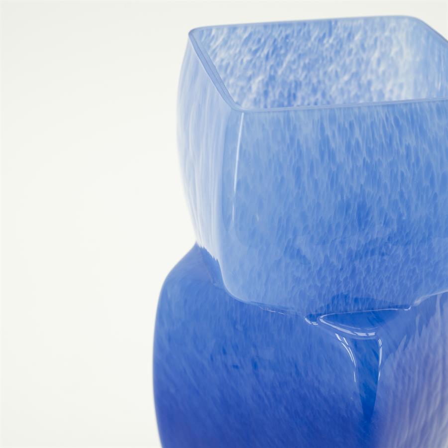 Vaas & Pot Batu blauw glas, detail van het materiaal