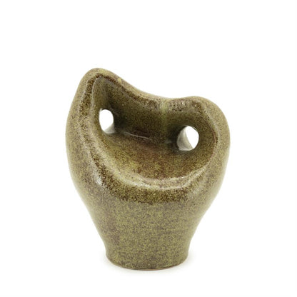 Vaas Mendi groen aardewerk 26,5 cm, vooraanzicht op witte achtergrond