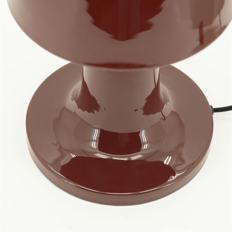 Tafellamp Alvo rood ijzer, detail van het materiaal
