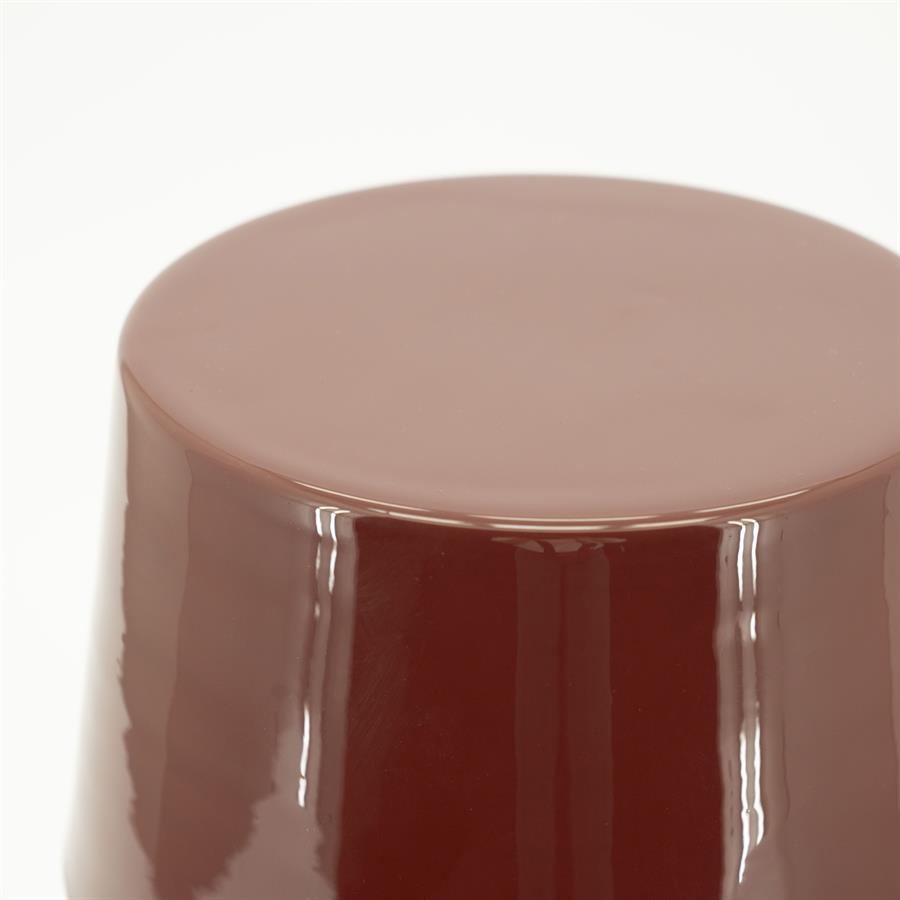 Tafellamp Alvo rood ijzer, detail van het materiaal