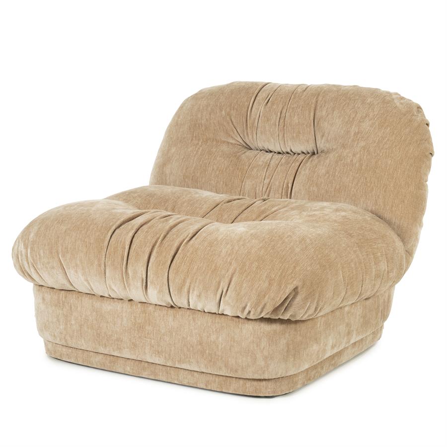 Fauteuil Nook beige polyester, schuin vooraanzicht op witte achtergrond