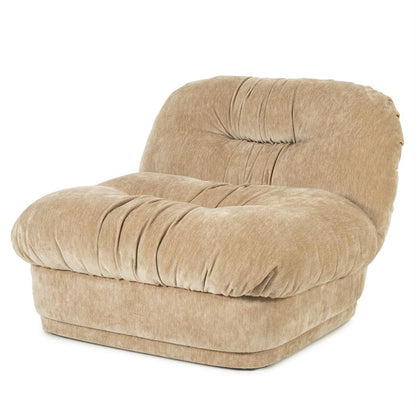 Fauteuil Nook beige polyester, schuin vooraanzicht op witte achtergrond