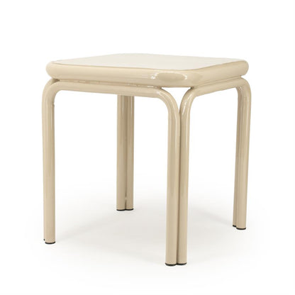 Bijzettafel Zilo beige ijzer, schuin vooraanzicht op witte achtergrond