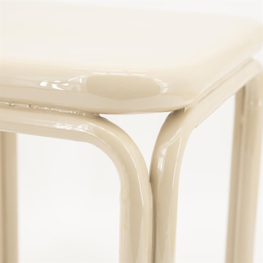 Bijzettafel Zilo beige ijzer, detail van het materiaal