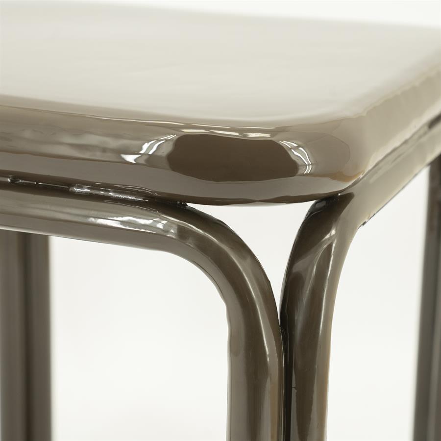 Bijzettafel Zilo bruin ijzer, detail van het materiaal