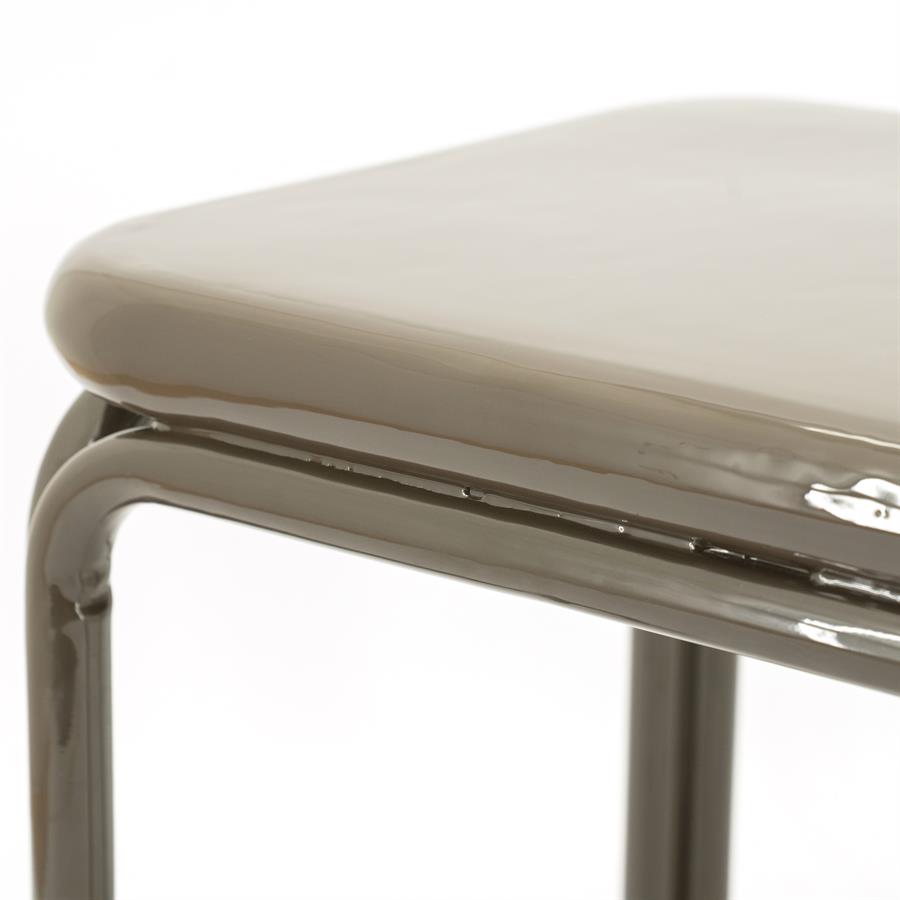 Bijzettafel Zilo bruin ijzer, detail van het materiaal