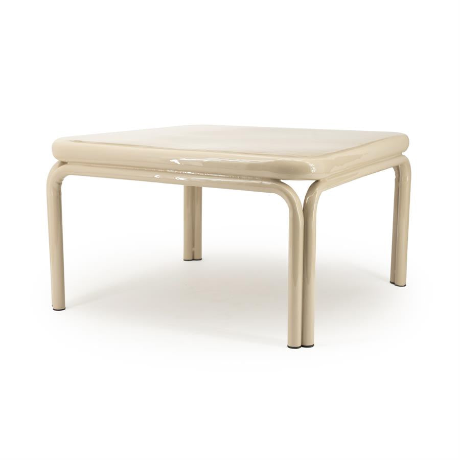 Salontafel Zilo beige metaal, schuin vooraanzicht op witte achtergrond