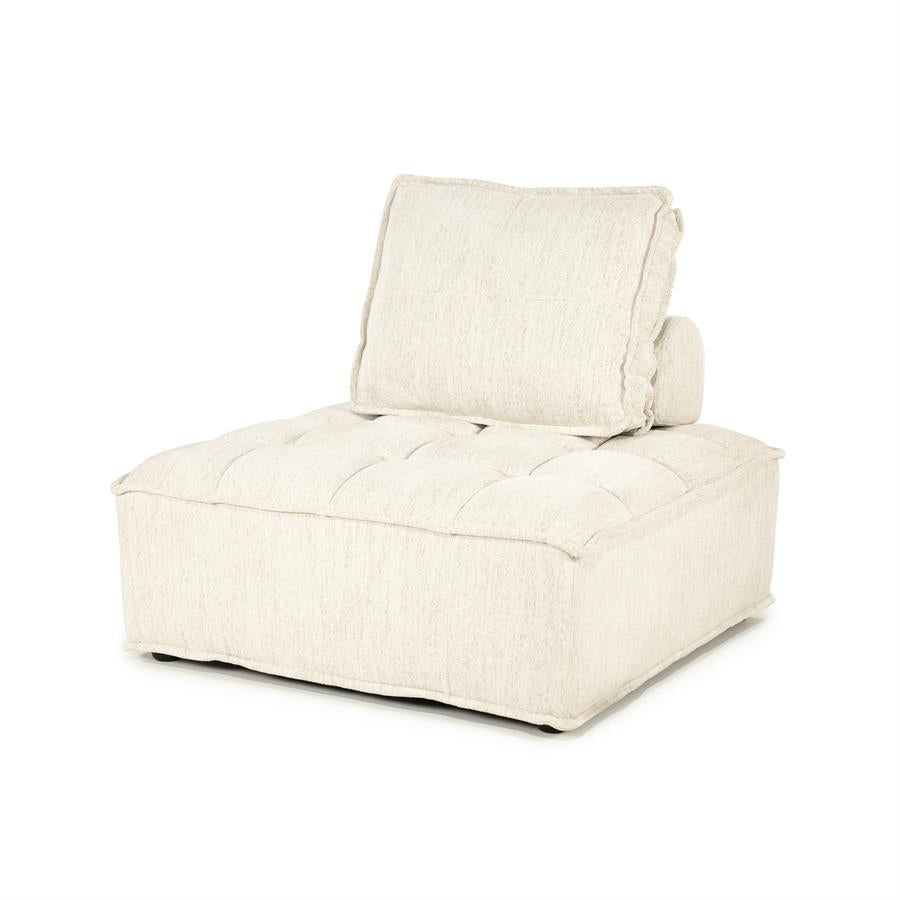 Fauteuil Hive beige stof, schuin vooraanzicht op witte achtergrond