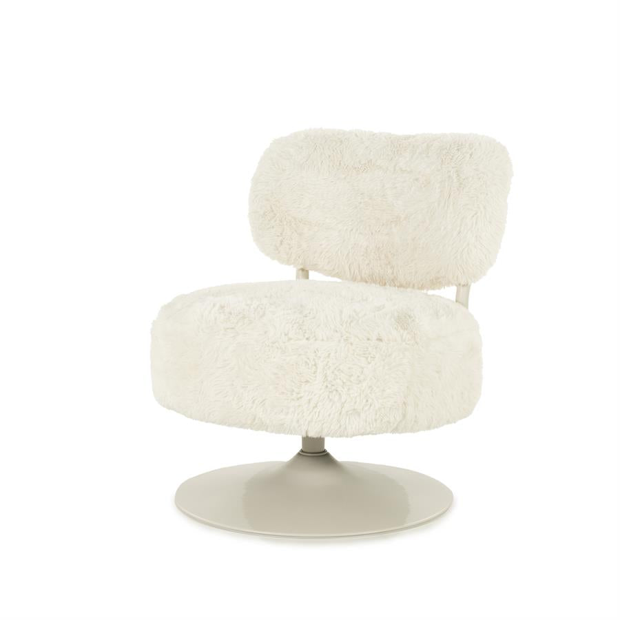 Fauteuil Furlo beige stof, schuin vooraanzicht op witte achtergrond