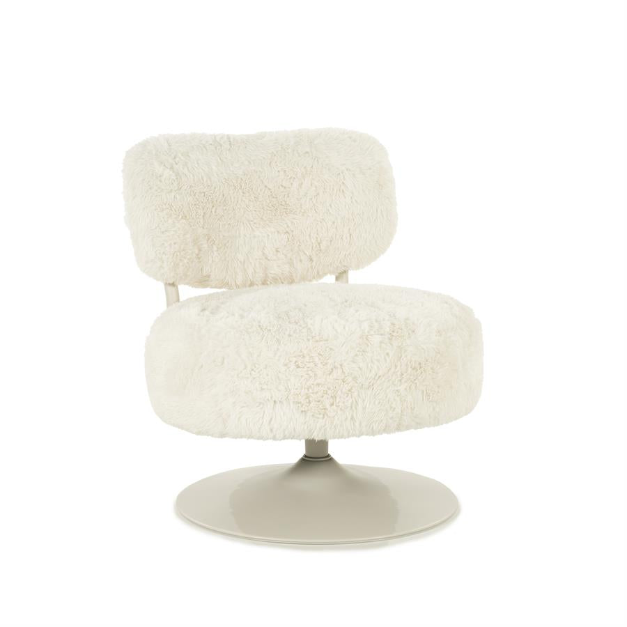 Fauteuil Furlo beige stof, schuin vooraanzicht op witte achtergrond