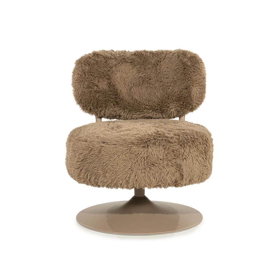 Fauteuil Furlo taupe stof, vooraanzicht op witte achtergrond