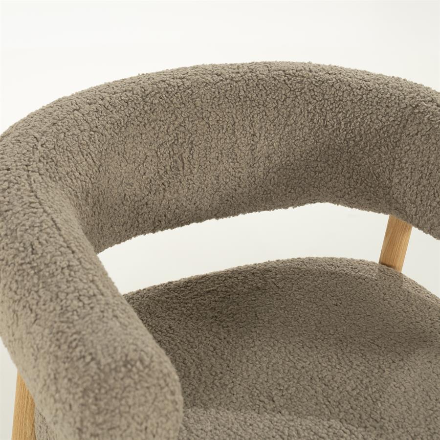 Fauteuil Mysa taupe stof, detail van het materiaal