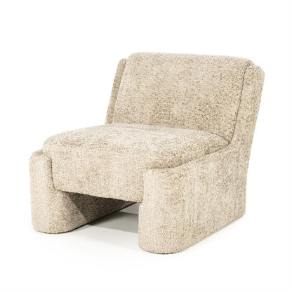 Fauteuil Omla taupe stof, schuin vooraanzicht op witte achtergrond