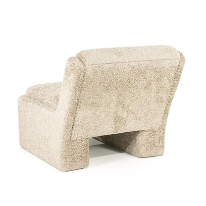 Fauteuil Omla taupe stof, schuin achteraanzicht op witte achtergrond