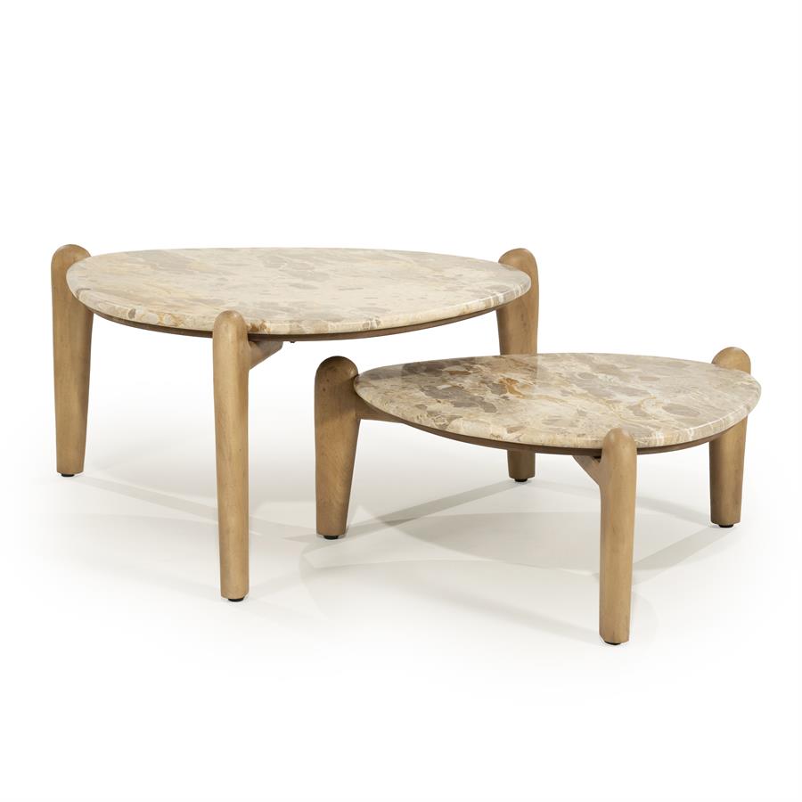Salontafel Marnish bruin mangohout 85 x 85 cm, schuin vooraanzicht op witte achtergrond