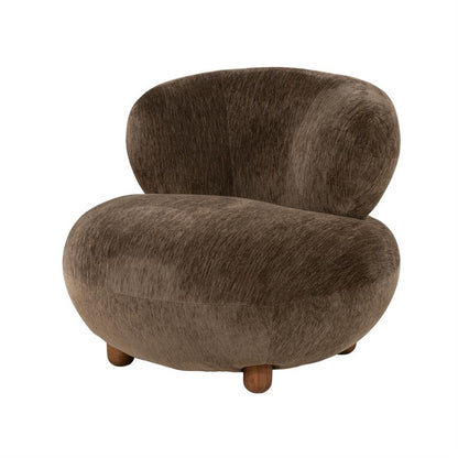 Fauteuil Mochi bruin stof, schuin vooraanzicht op witte achtergrond