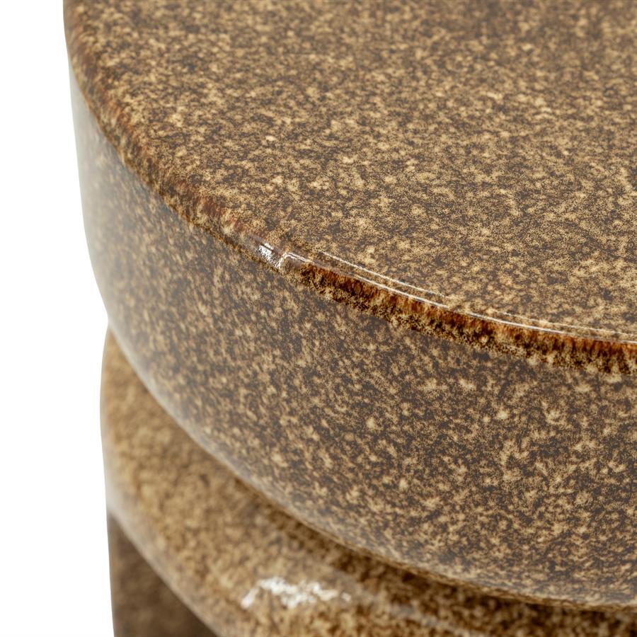 Bijzettafel Arch bruin aardewerk, detail van het materiaal