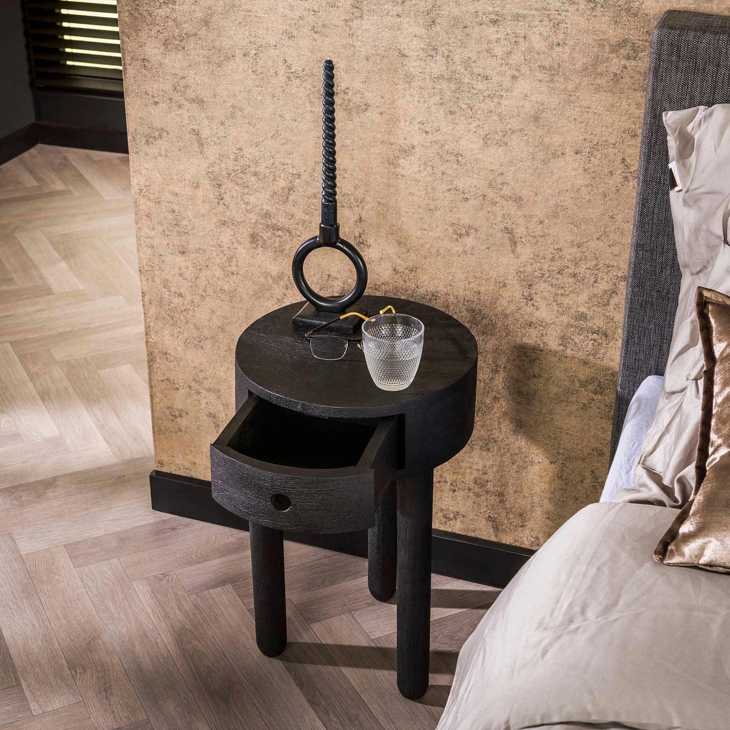 Nachtkastje Round Full Wood | Zwart Acaciahout