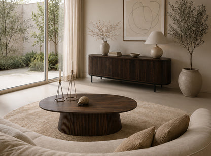 TV-Meubel Noor walnoot mangohout in een interieur