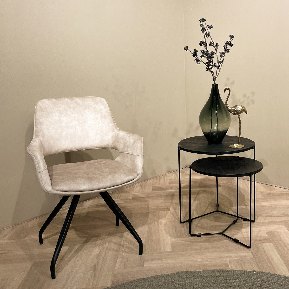 Eetkamerstoel Capp velvet beige in een interieur