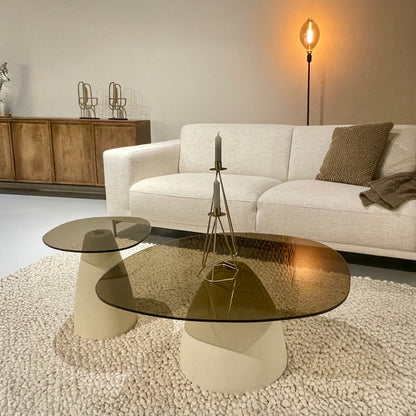 Bijzettafel Mylon glas organisch 50cm in een interieur
