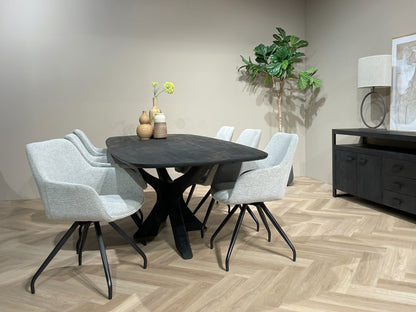 Eettafel Brix Montreaux zwart mangohout in een interieur