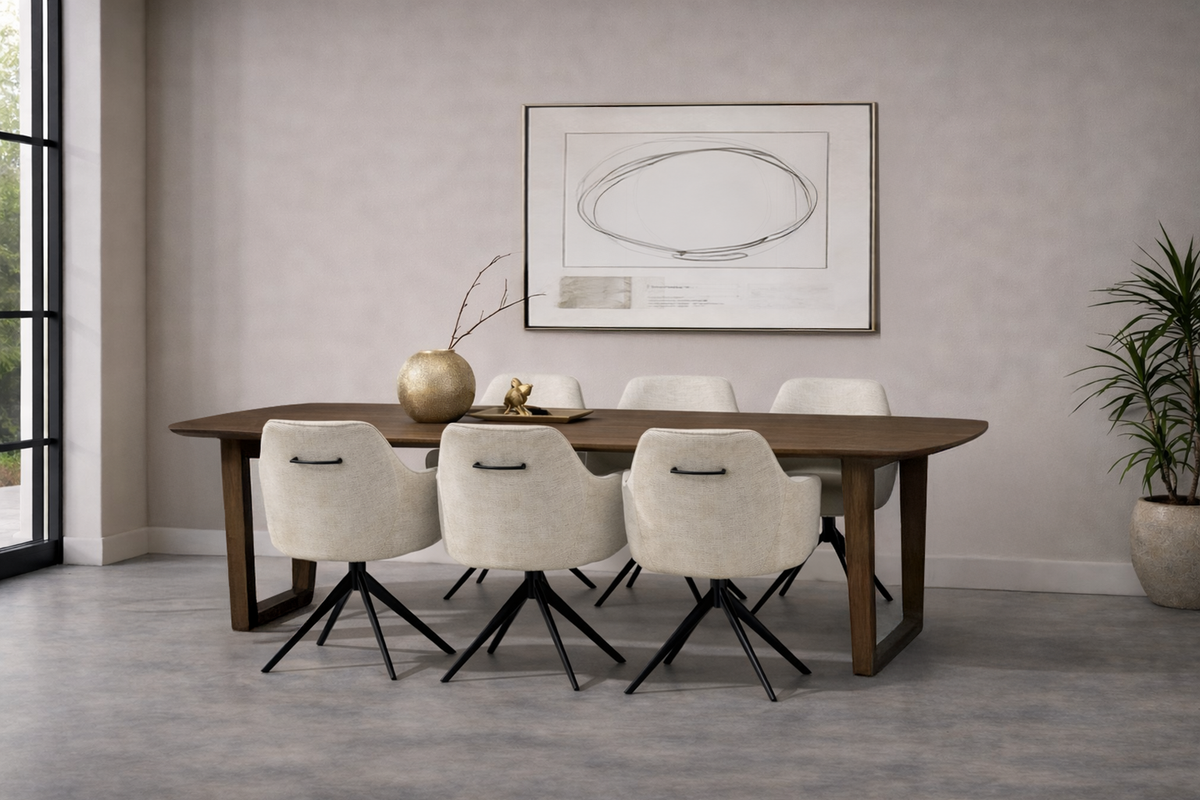 Eettafel Cortez bruin mangohout in een interieur