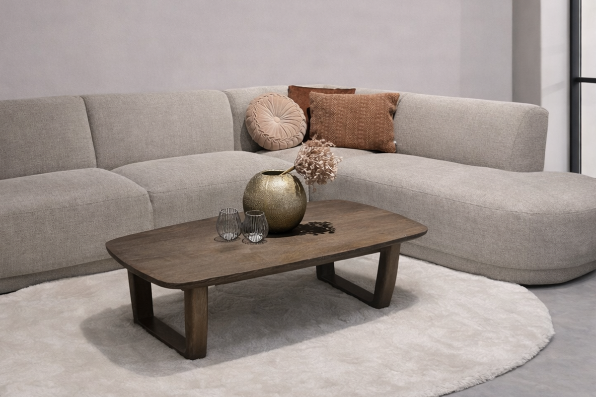 Salontafel Cortez bruin mangohout, vooraanzicht in een interieur