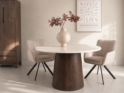 Eettafel Bottecino wit mangohout, vooraanzicht in een interieur