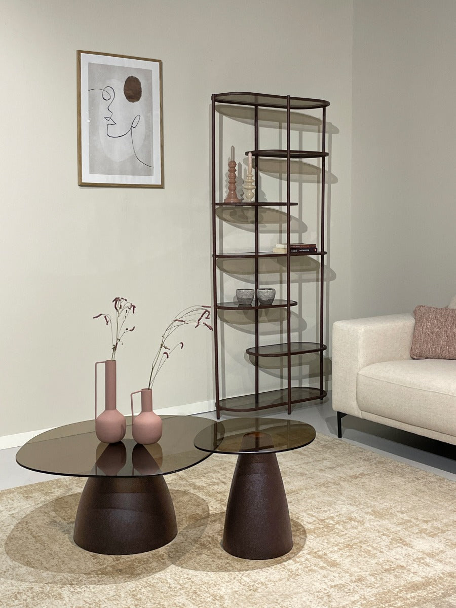Salontafel Mylon bruin glas burgundy onderstel, vooraanzicht in een interieur
