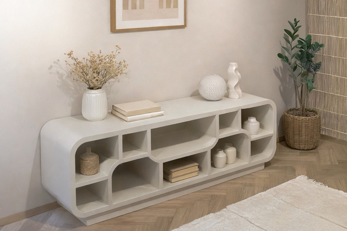TV-meubel Morgan wit mangohout, vooraanzicht in een interieur
