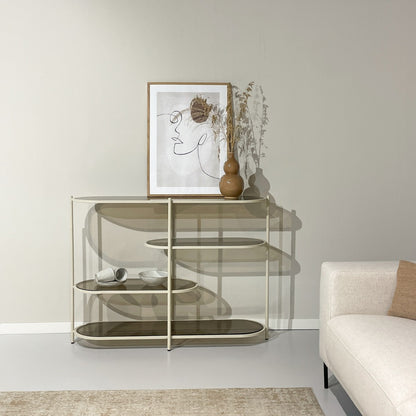 Opbergkast Jill ecru glas 90 cm, vooraanzicht in een interieur