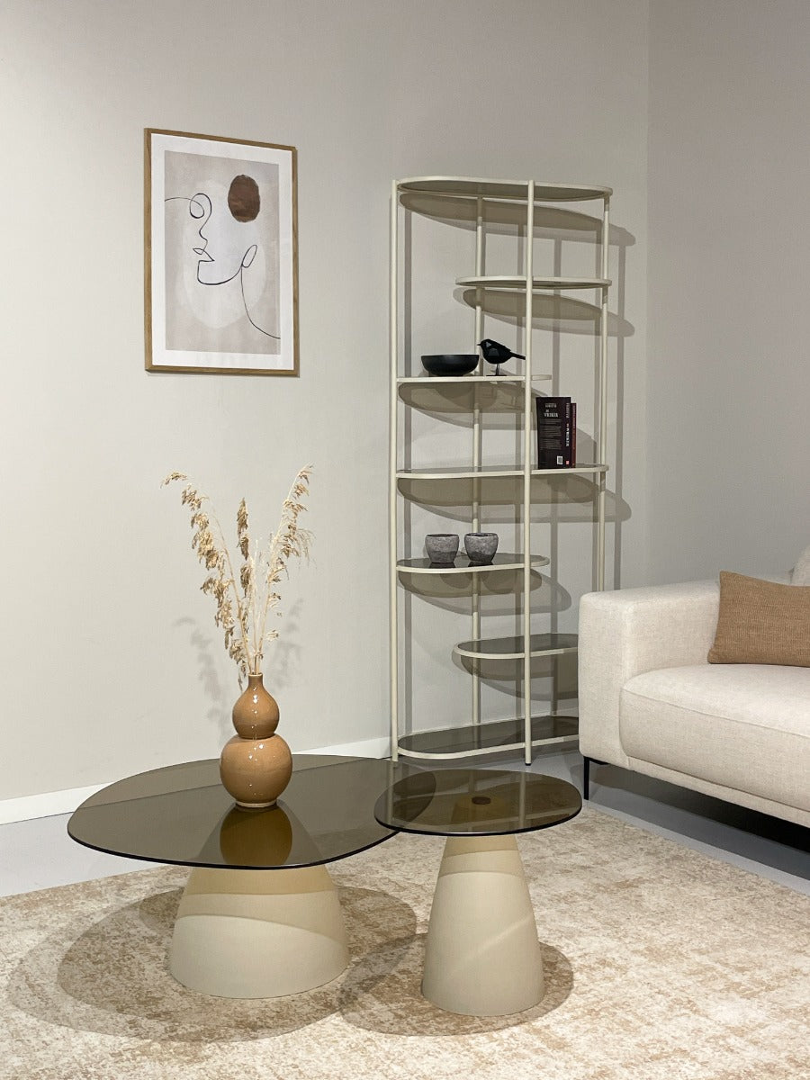 Opbergkast Jill ecru glas 190 cm in een interieur