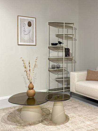 Opbergkast Jill ecru glas 190 cm in een interieur