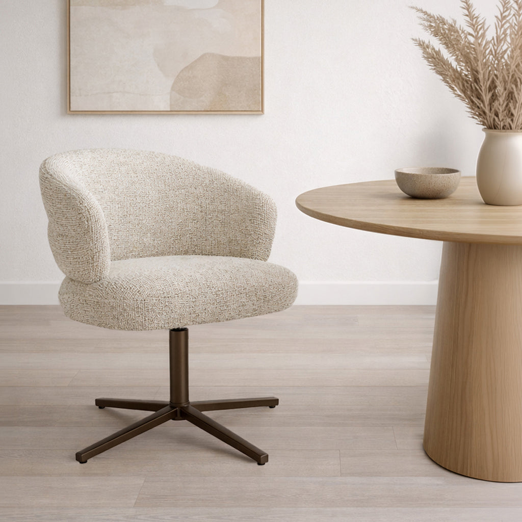 Eetkamerstoel Blake beige stof, vooraanzicht in een interieur