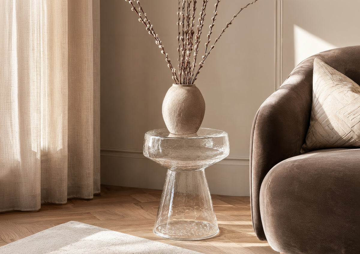 Bijzettafel Bo transparant glas, vooraanzicht in een interieur