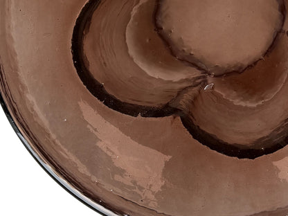 Bijzettafel Lio bruin glas 40 cm, detail van het materiaal