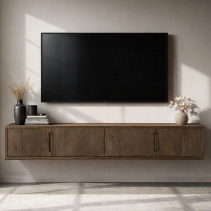 TV-Meubel Cortez zwevend bruin mangohout, vooraanzicht in een interieur
