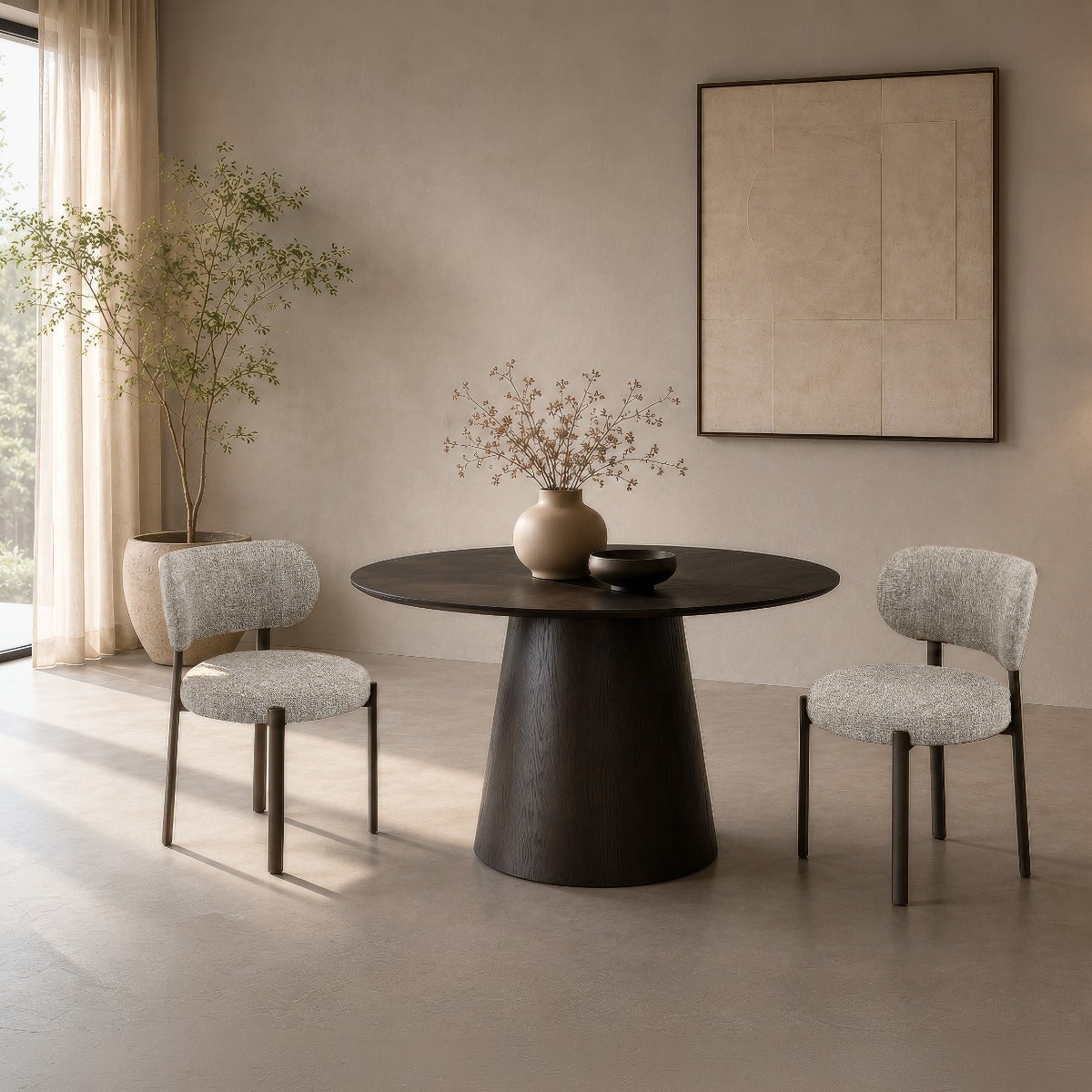 Eetkamerstoel Zoey bruin stof in een interieur
