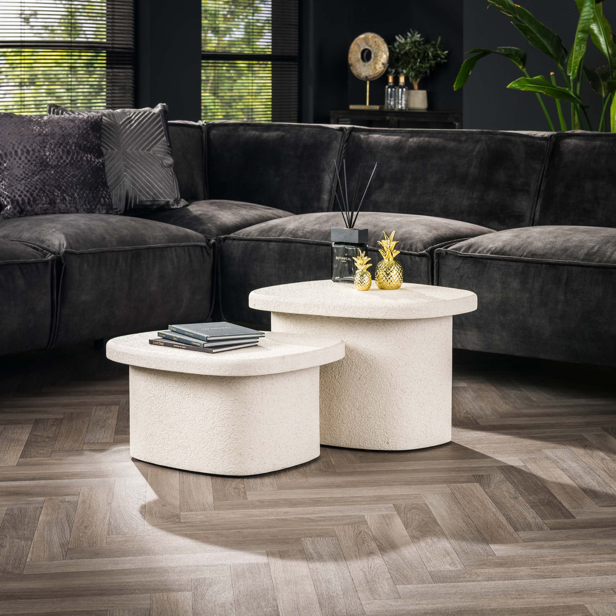 Salontafel Set Lamar klein wit marmer magazijn leegverkoop, vooraanzicht in een interieur