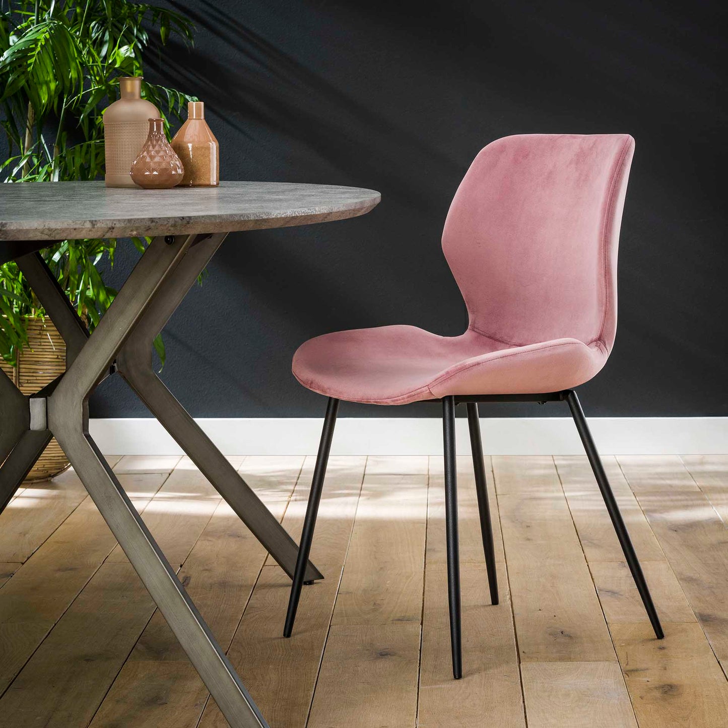 Eetkamerstoel Brandon | Velours Roze | Magazijn leegverkoop