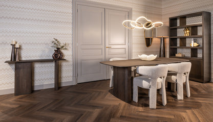 Eettafel Castello donkergrijs eikenhout in een interieur