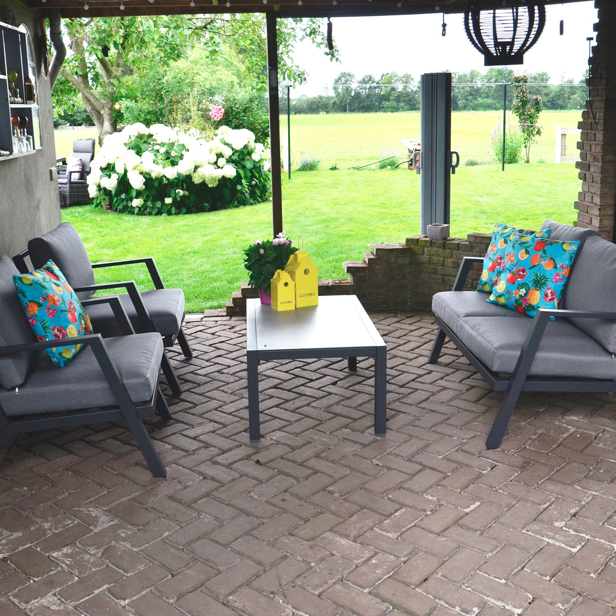 Loungeset Marah grijs in een interieur