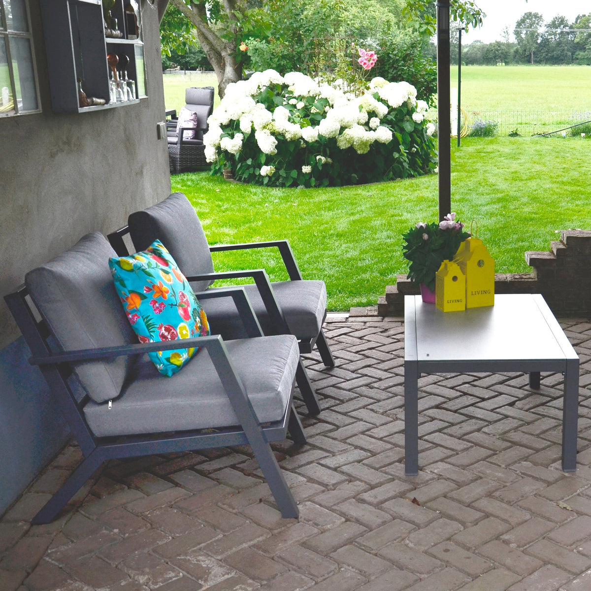 Loungeset Marah grijs in een interieur