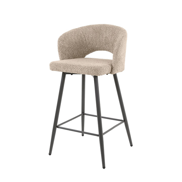 Barstoel Salon beige bouclé, schuin vooraanzicht op witte achtergrond