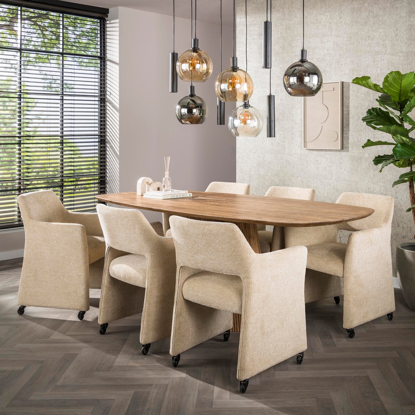 Eetkamerstoel Orin | Stof Jaroq Beige | Met Wieltjes