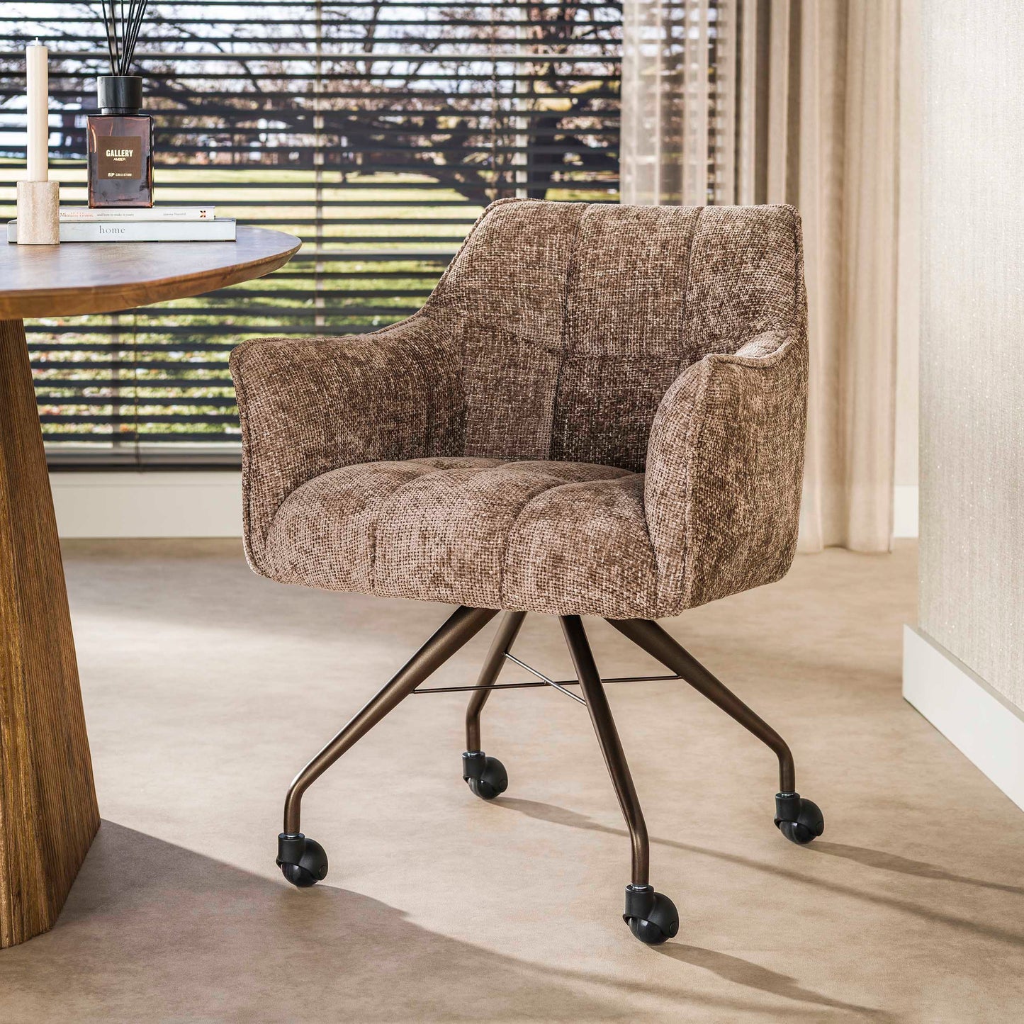 Eetkamerstoel Raster | Champagne-Bruin Alura Stof | Brons Onderstel